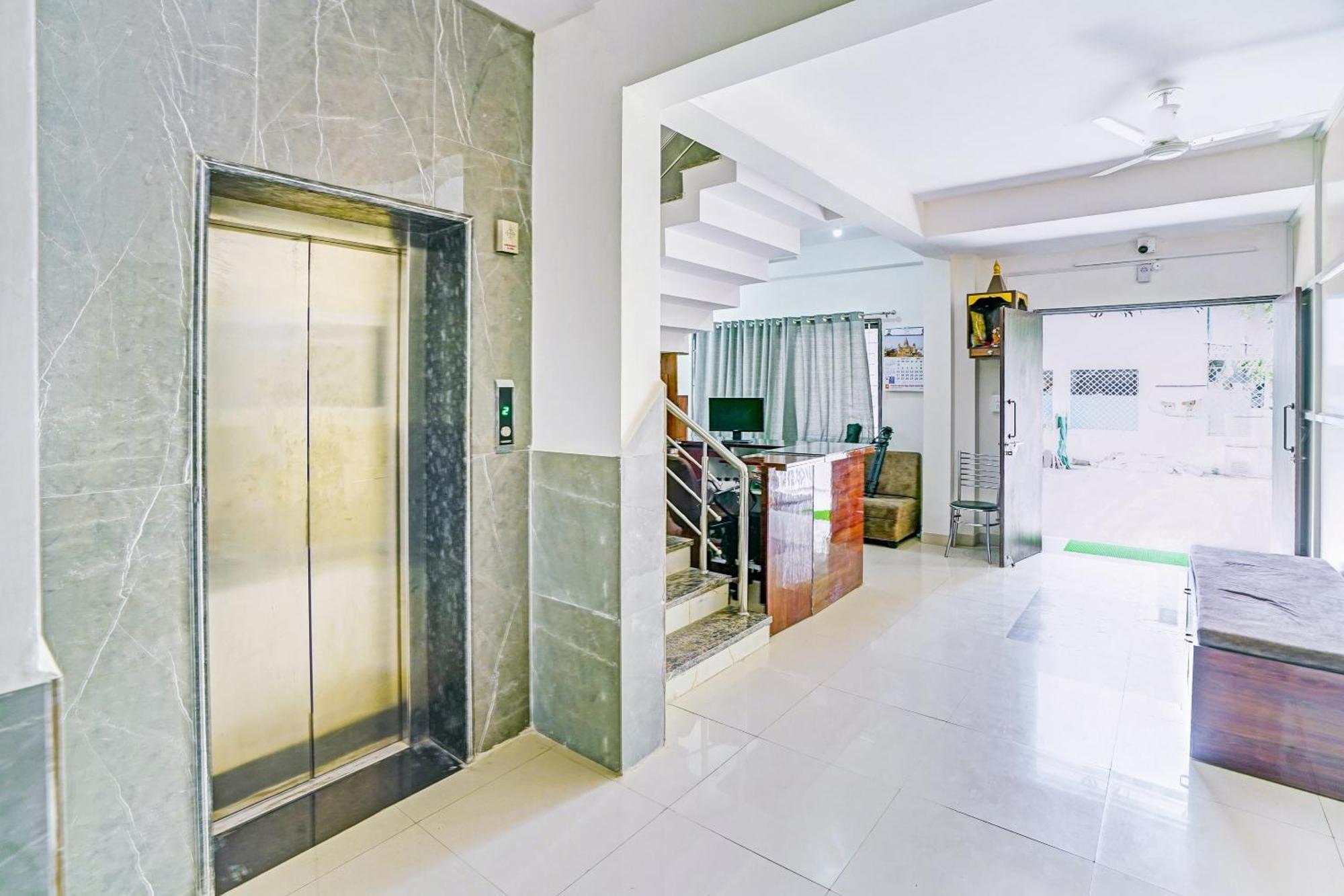 Hotel O Ssg Бопал Екстериор снимка